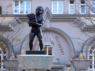 Auf dem Weg zum âNeuen Menschenâ. Brunnenfigur vor der StÃ¤dtischen BÃ¼cherei im Sandleitenhof (1924-1928)