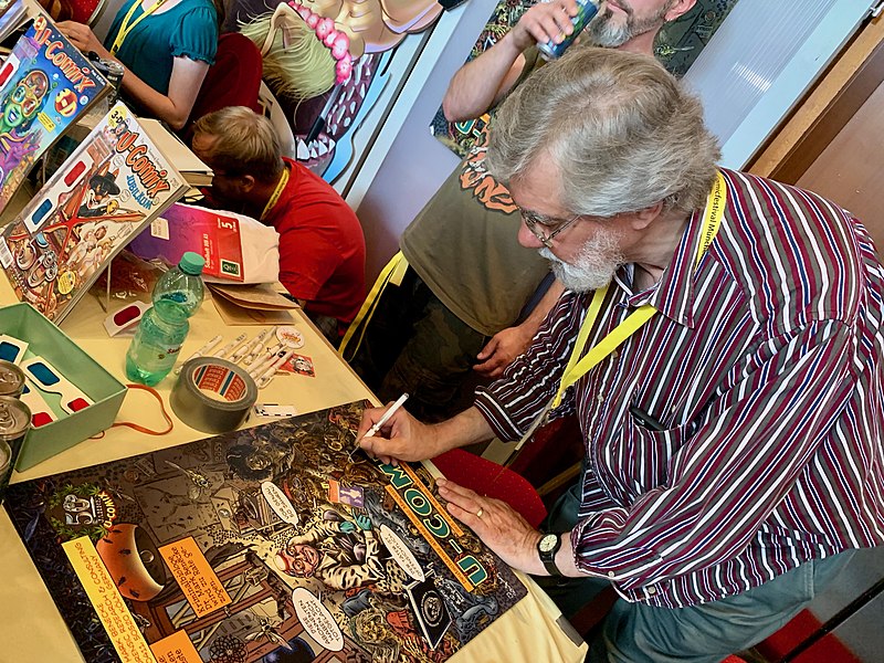 Denis kitchen signing u comix poster by steff murschetz with forensic biologist mark benecke comic festival muenchen munich comic con 2019 jpg