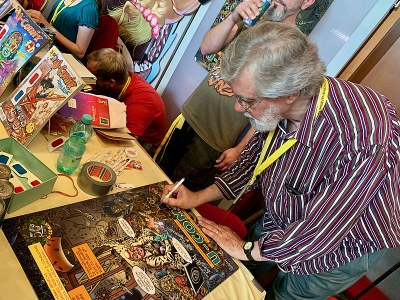 Denis kitchen signing u comix poster by steff murschetz with forensic biologist mark benecke comic festival muenchen munich comic con 2019 jpg Denis kitchen signing u comix poster by steff murschetz with forensic biologist mark benecke comic festival muenchen munich comic con 2019 jpg