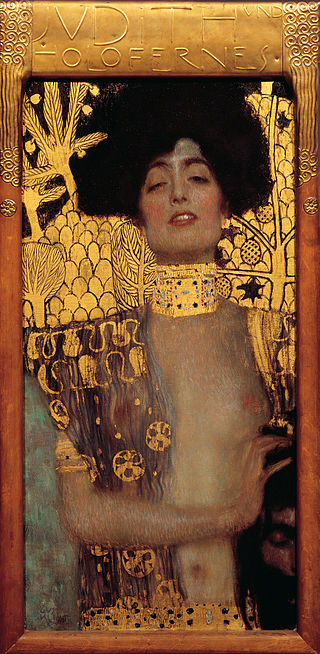 Sur un fond d'or, une femme brune aux seins nus peinte de façon très réaliste, tient dans sa main la tête d'un homme décapité. Elle penche la tête de plaisir et nous regarde, les yeux mis-clos.