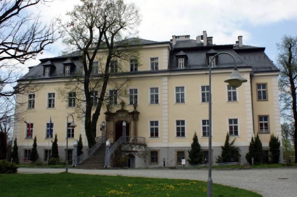 ancien château de la famille von Moltke en Pologne à Kreisau, reconverti en centre de rencontres internationales pour la jeunesse