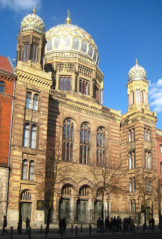 Photo de la nouvelle synagogue à Berlin avec sa coupole dorée