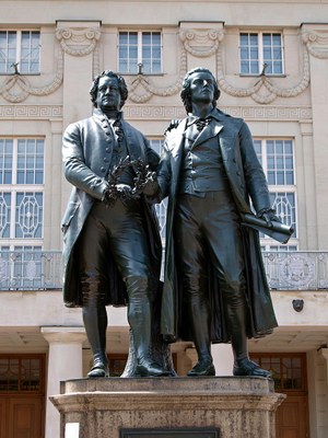 Goethe Schiller Denkmal vor dem Deutschen Nationaltheater in Weimar   panoramio