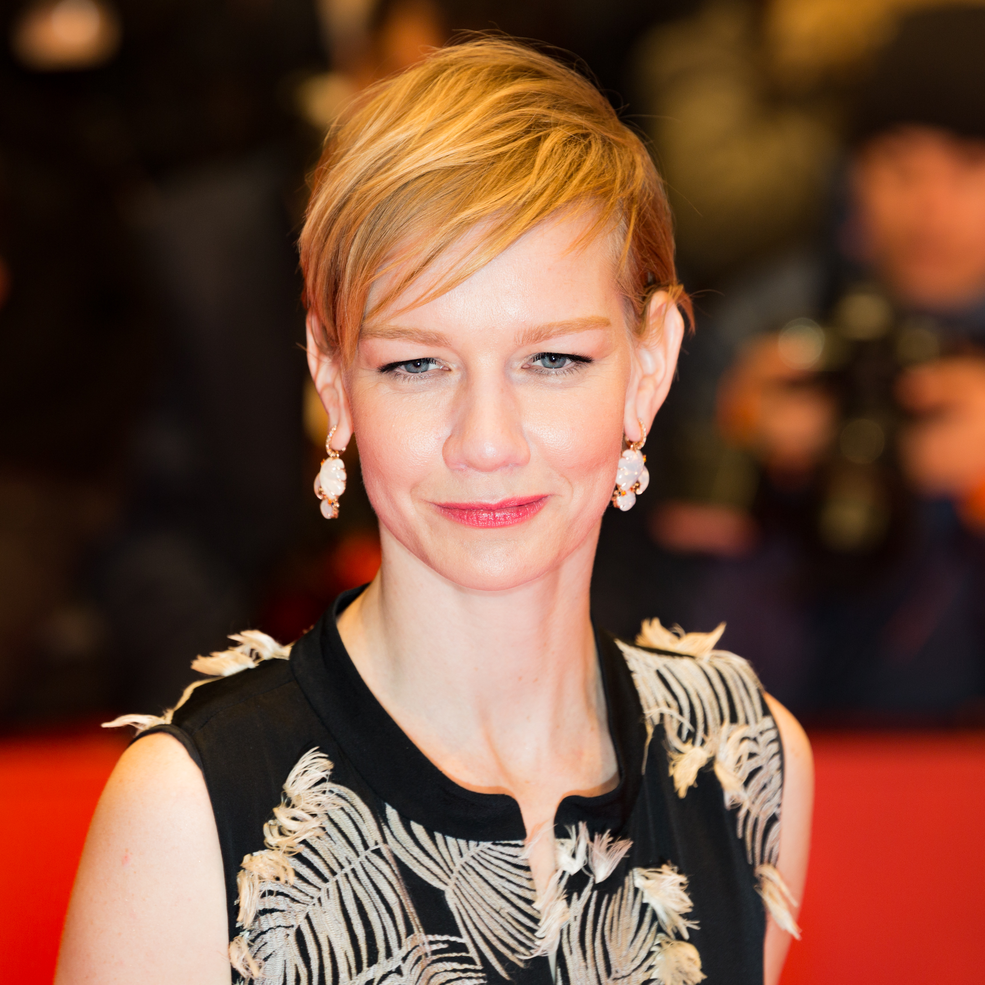 Photographie de l'actrice allemande Sandra Hüller sur tapis rouge
