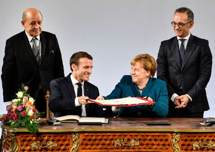 Emmanuel Macron et Angela Merkel signent le traité d'Aix-la-Chapelle