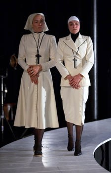 Julie-Anne Roth (Isabella), Isabelle Cagnat (Francesca). Photo © Hervé Bellamy