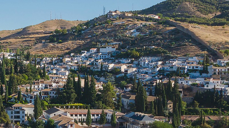 Fotografía del barrio del Sacromonte en Granada, Jebulon, 2012. Fuente: Wikimedia Commons