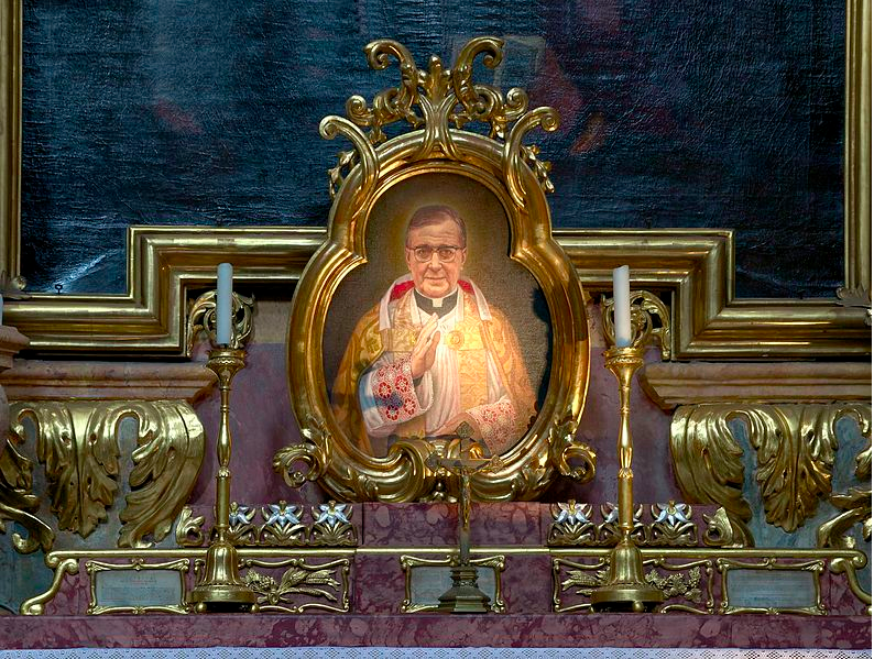 Josemaría Escrivá de Balaguer en un altar de la Peterskirche de Viena, Austria.