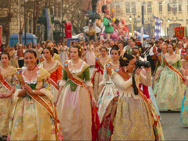 Desfile durante las Fallas de Valencia de 2010.