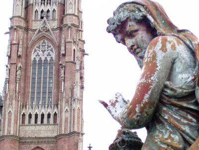 estatua_cuernos1.jpg estatua_cuernos1.jpg