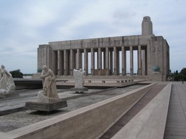 monumento_bandera.jpg monumento_bandera.jpg