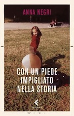 con_un_piede_impigliato_nella_storia_di_anna_negri_copertina.jpg