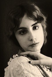 Louise-Cleo-de-Merode-par-Adeline-Rapon0-8.jpg Louise-Cleo-de-Merode-par-Adeline-Rapon0-8.jpg