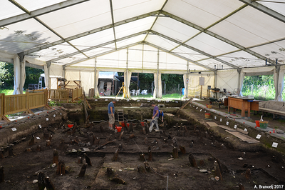 Sito palafitticolo lacustre di Lucone, a sud del Lago di Garda (Italia), cantiere permanente di scavi archeologici aperto alla visita. Fotografia di Ana Brancelj, agosto 2017.